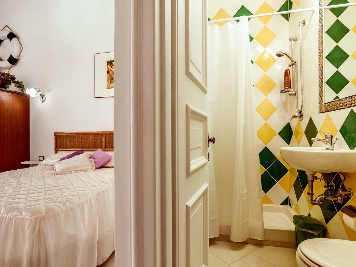 Camera Matrimoniale/Doppia con Letti Singoli con Bagno Privato